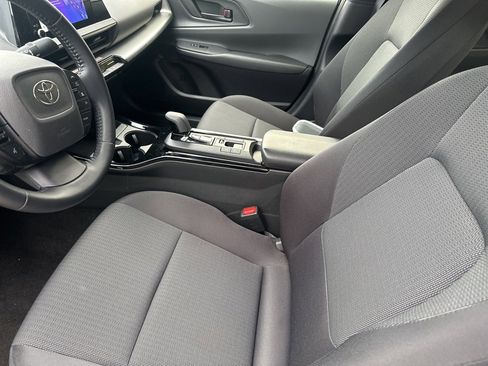 Used 2025 Toyota Prius LE image 5