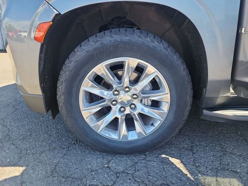 Used 2022 Chevrolet Suburban Premier RWD image 28