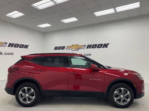 Used 2024 Chevrolet Blazer LT w/ Convenience Package FWD image 4