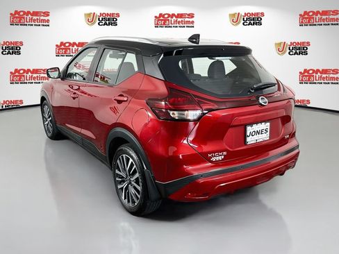 Certified 2021 Nissan Kicks SV FWD image 2