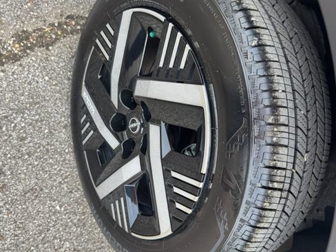 Used 2025 Nissan Kicks SV w/ Illumination Package image 22