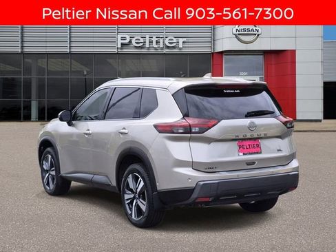 Certified 2025 Nissan Rogue SL FWD image 4