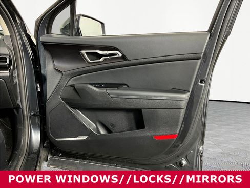 Used 2025 Kia Sportage EX FWD image 27