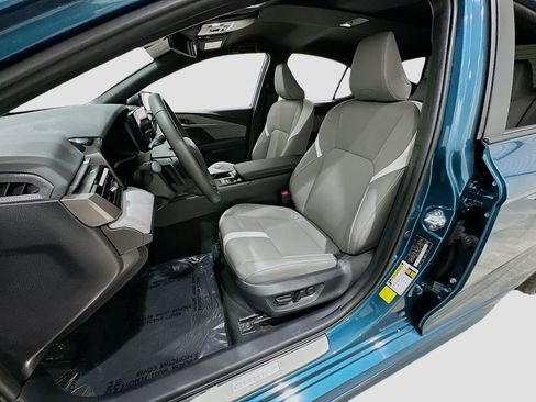 Used 2025 Toyota Camry SE w/ Convenience Package FWD image 20