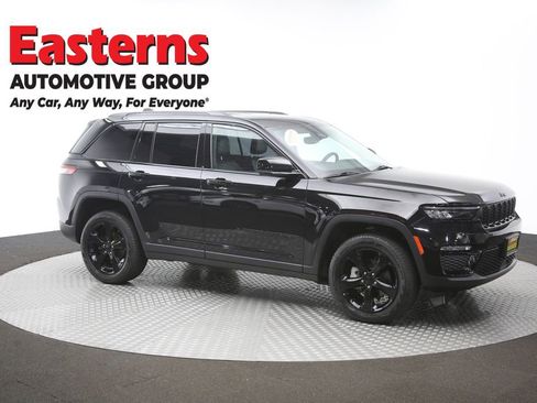 Used 2023 Jeep Grand Cherokee Limited w/ Black Appearance Package AWD/4WD image 49