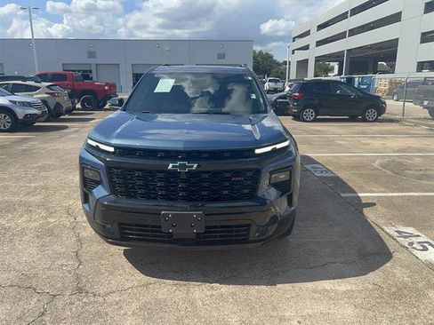 Used 2024 Chevrolet Traverse RS FWD image 2