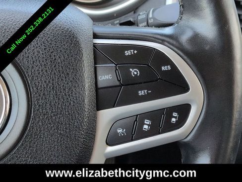 Used 2017 Jeep Cherokee Overland w/ Technology Group AWD/4WD image 30