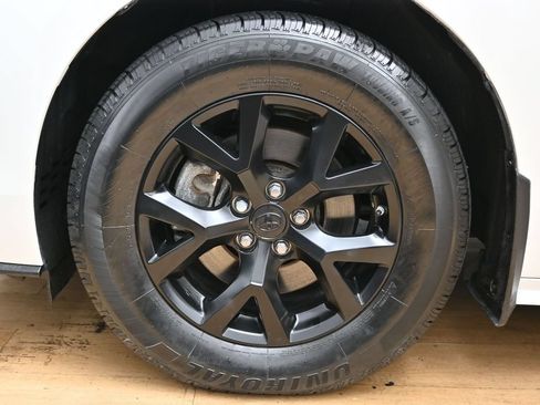 Used 2021 Toyota Sienna LE FWD image 34