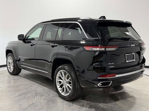 Certified 2022 Jeep Grand Cherokee Summit w/ Luxury Tech Group V image 4