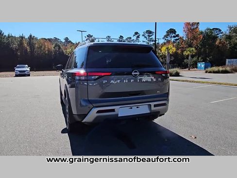 New 2025 Nissan Pathfinder SL w/ SL Premium Package image 29