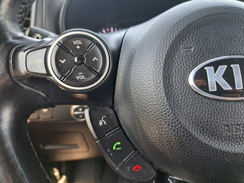 Used 2017 Kia Soul + image 14