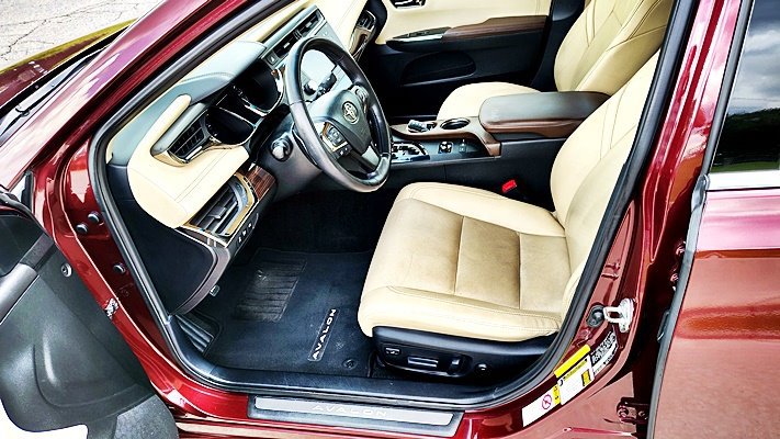 Used 2013 Toyota Avalon Limited FWD image 13