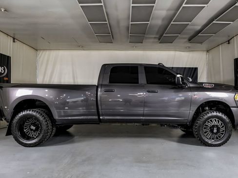 Used 2024 RAM 3500 Tradesman w/ Chrome Appearance Group AWD/4WD image 5