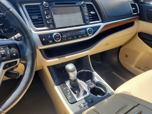 Used 2018 Toyota Highlander Limited Platinum AWD/4WD image 28