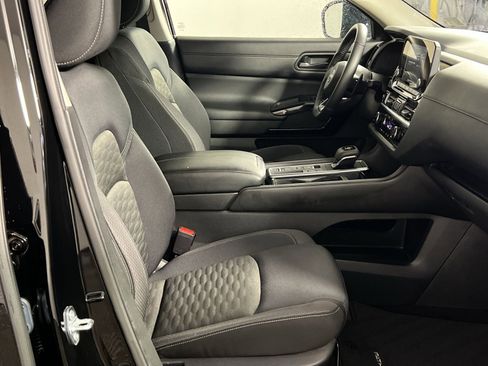 Used 2024 Nissan Pathfinder SV FWD image 30