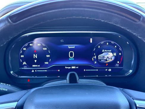 Used 2023 Chevrolet Suburban Premier w/ Advanced Technology Package image 28