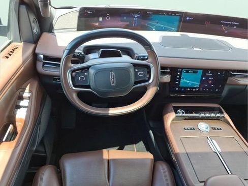 Used 2025 Lincoln Navigator Reserve AWD/4WD image 18