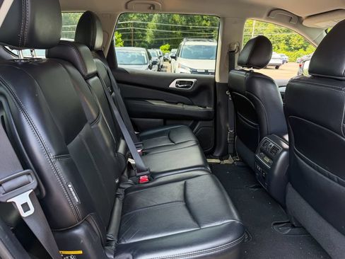 Used 2019 Nissan Pathfinder SL AWD/4WD image 16
