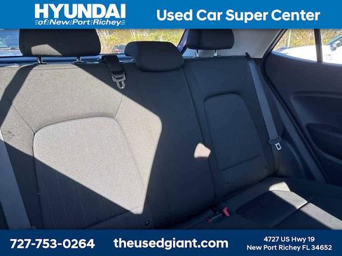 Certified 2022 Hyundai Venue SE image 8