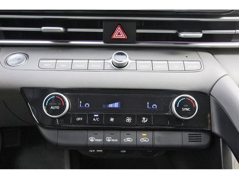 Used 2024 Hyundai Elantra SEL FWD image 27