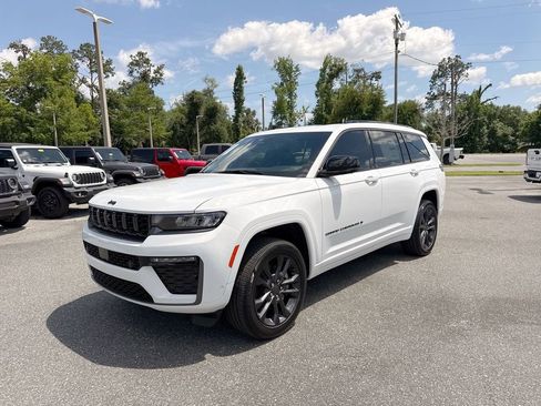 New 2026 Jeep Grand Cherokee L Limited AWD/4WD image 9
