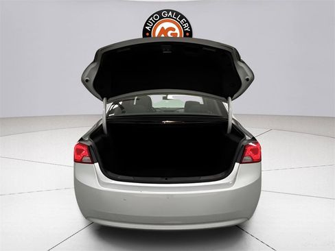 Used 2018 Chevrolet Impala LT image 21