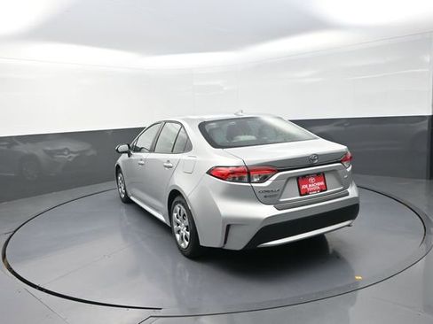 Used 2022 Toyota Corolla LE FWD image 54
