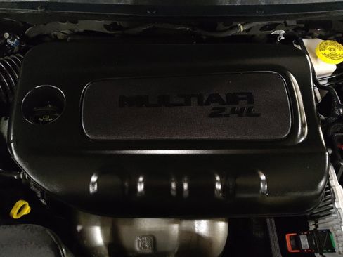 Used 2019 Jeep Cherokee Limited image 30