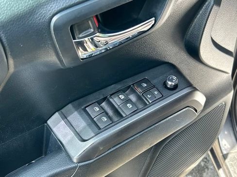 Used 2016 Toyota Tacoma TRD Off-Road w/ Premium & Technology Package AWD/4WD image 24