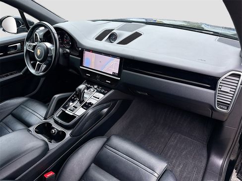 Used 2019 Porsche Cayenne S w/ Premium Plus Package image 32