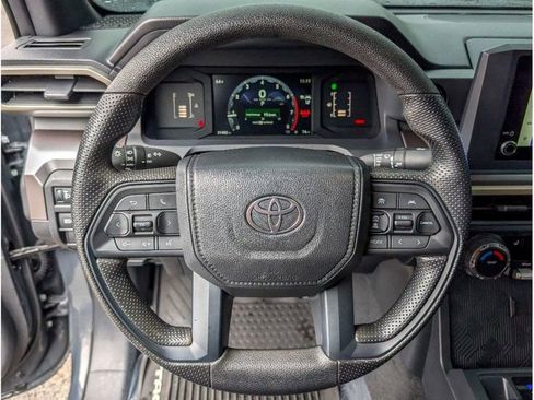 Used 2024 Toyota Tacoma SR5 AWD/4WD image 17