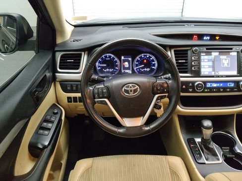 Used 2019 Toyota Highlander Plus FWD image 22