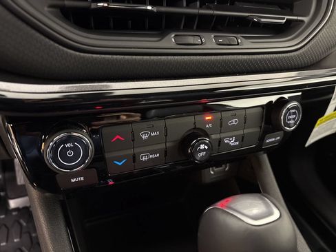 New 2026 Jeep Compass Latitude AWD/4WD image 30