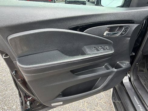 Used 2020 Honda Pilot Touring image 13
