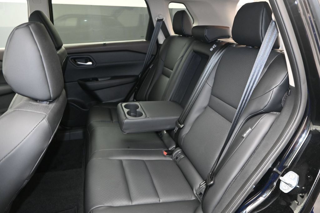 Certified 2023 Nissan Rogue SV w/ SV Premium B Package AWD/4WD image 19