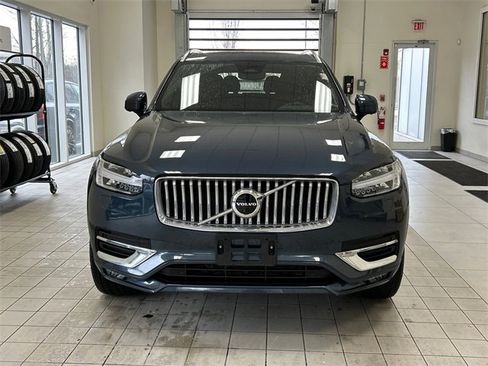 Used 2023 Volvo XC90 B5 Plus image 6