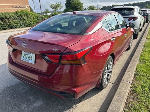 Used 2024 Nissan Altima 2.5 SV FWD image 3