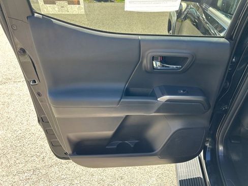 Used 2022 Toyota Tacoma TRD Off-Road image 14