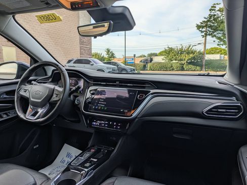 Used 2023 Chevrolet Bolt EUV Premier w/ Sun & Sound Package FWD image 14