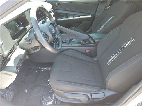 Used 2025 Hyundai Elantra Sport FWD image 21