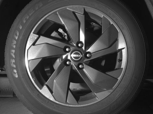 Used 2025 Nissan Rogue SV AWD/4WD image 15