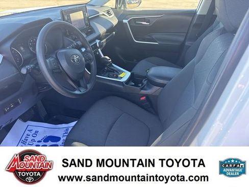 Used 2021 Toyota RAV4 XLE image 13