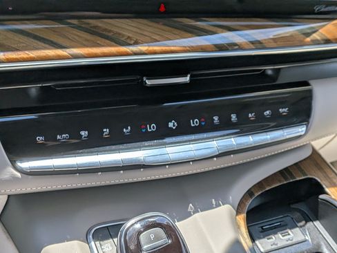 Used 2022 Cadillac Escalade Sport Platinum w/ LPO, ONYX Package AWD/4WD image 21