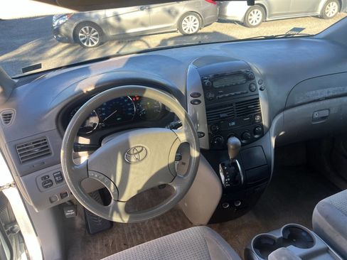 Used 2009 Toyota Sienna CE image 11