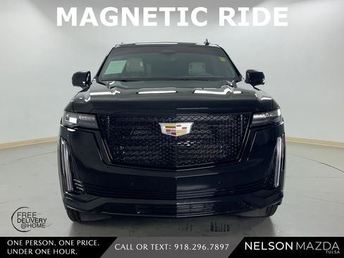 Used 2022 Cadillac Escalade Sport Platinum w/ Heavy-Duty Trailer Package image 2