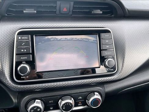 Used 2019 Nissan Kicks S image 13