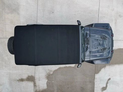 Used 2017 Jeep Wrangler Unlimited Rubicon image 10