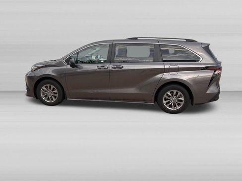 Used 2023 Toyota Sienna LE FWD image 7