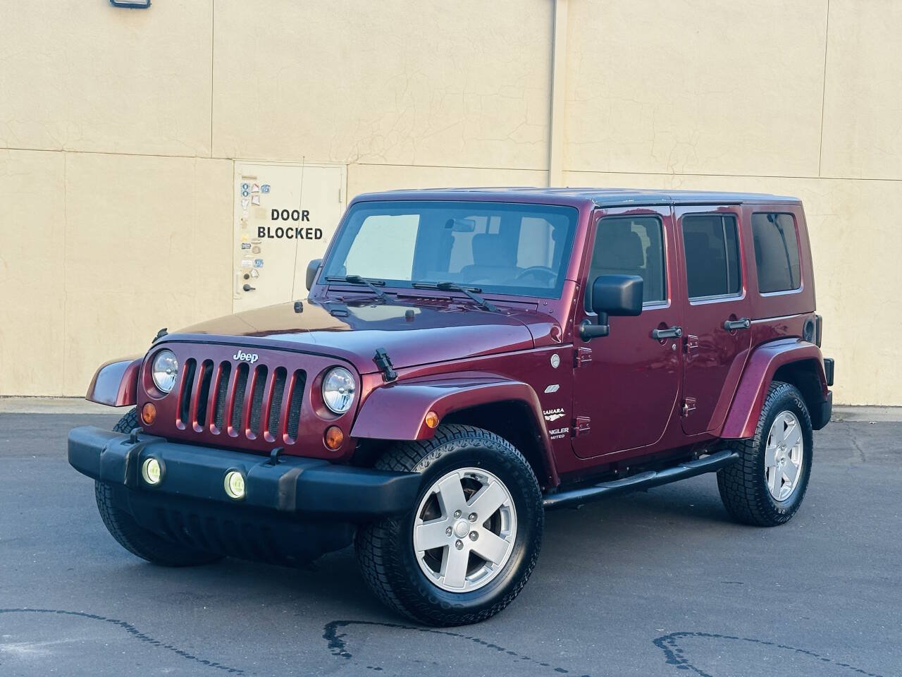 Used 2007 Jeep Wrangler Unlimited Sahara w/ Dual Top Group AWD/4WD image 4