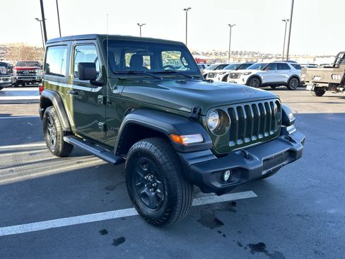 Used 2022 Jeep Wrangler Sport image 5
